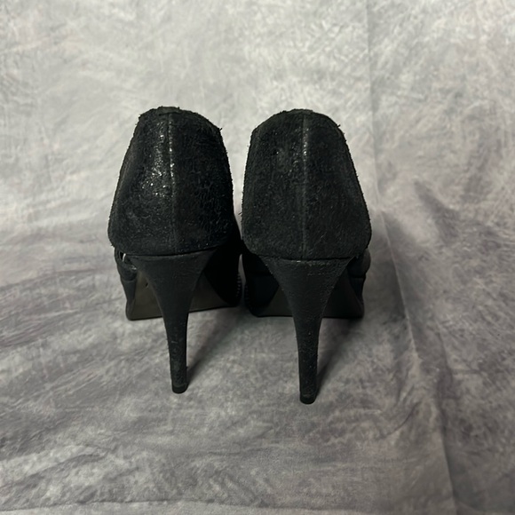Elizabeth and James Black Pebbled Leather Platform 5” Heels - size 8 - Picture 5 of 15